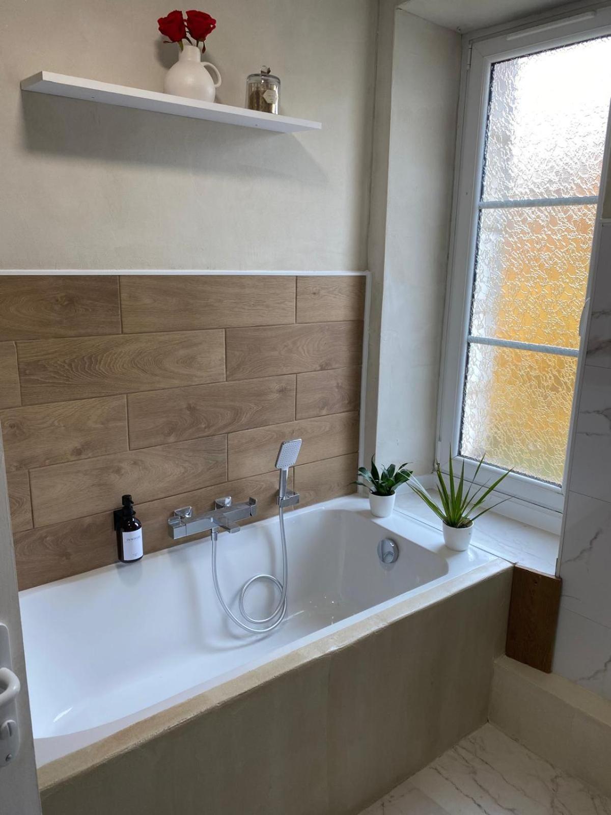 Chambre Familiale Independante Avec Salle De Bain Privee Поатие Екстериор снимка